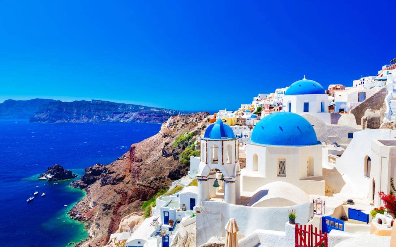 Trắng và xanh là hai màu chủ đạo của kiến trúc Santorini 