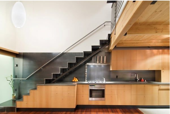 Thiết kế bếp dưới gầm cầu thang giúp ngôi nhà nhỏ thêm phần tiện nghi 