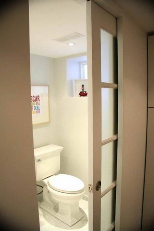 có thể sử dụng cửa trượt khi thiết kế phòng vệ sinh nhỏ